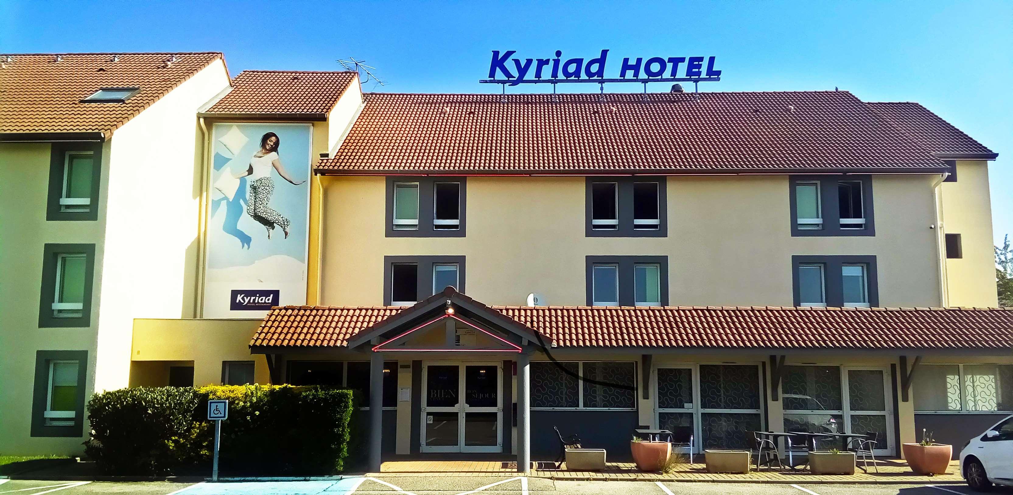 Kyriad Lyon Est - Saint Bonnet De Mure Exterior photo