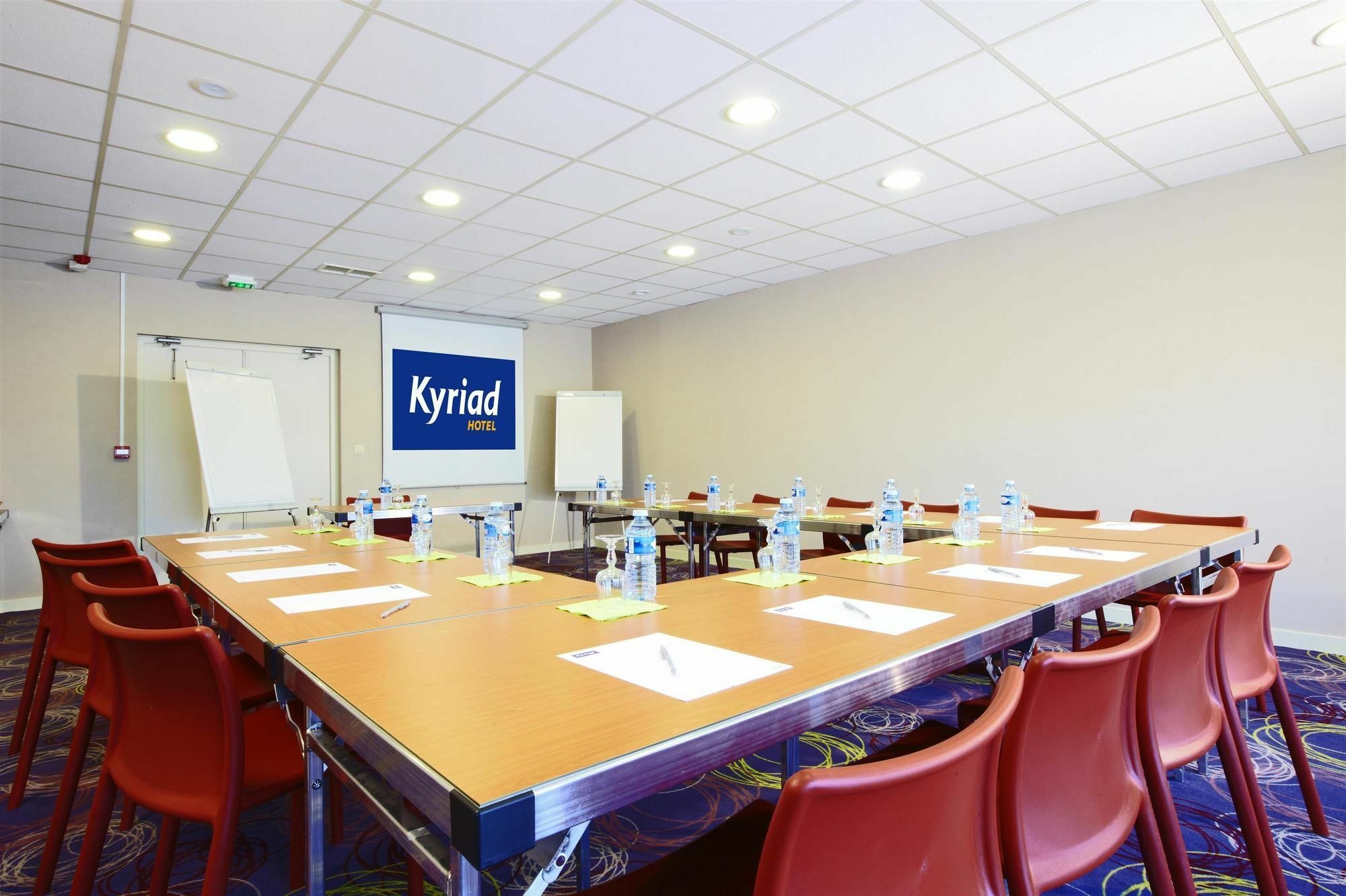 Kyriad Lyon Est - Saint Bonnet De Mure Exterior photo